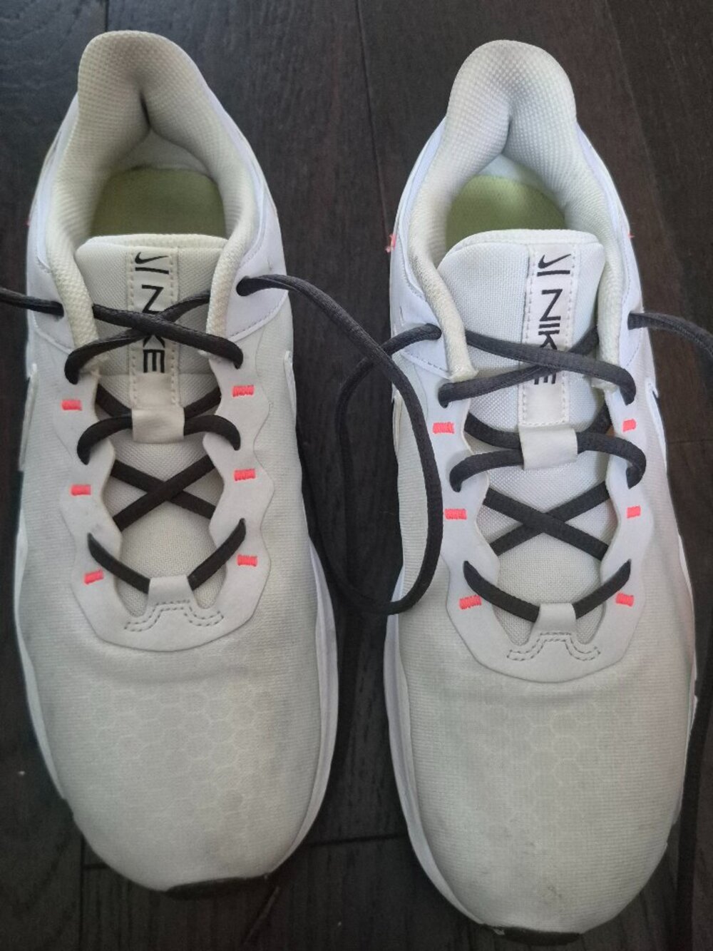 Nike Legend Essential 2 Women’s 11 White Black Training Shoes CQ9545-107